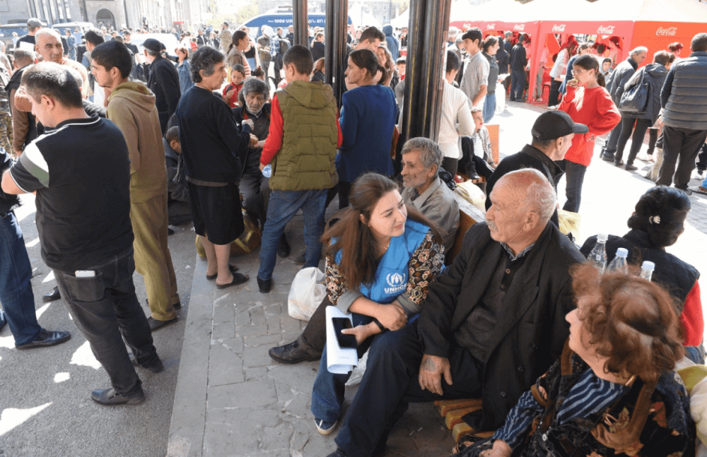 acnur grupo de refugiados de azerb llegan a armenia