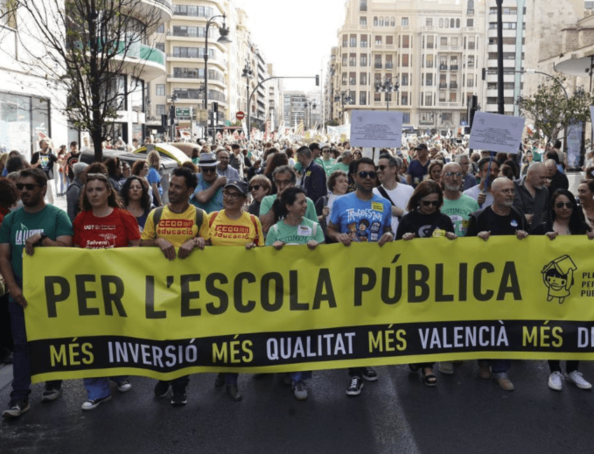 EL VIEJO TOPO: ELS VERSOS DEL POETA, O LA LLUITA PER UNA ESCOLA QUE NO SIGUI UNA VERGONYA..